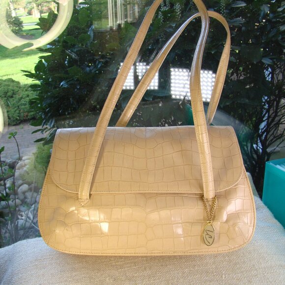 Liz Claiborne Handbags - Liz Claiborn Leather Co Tan Vegan alligator leather hand bag